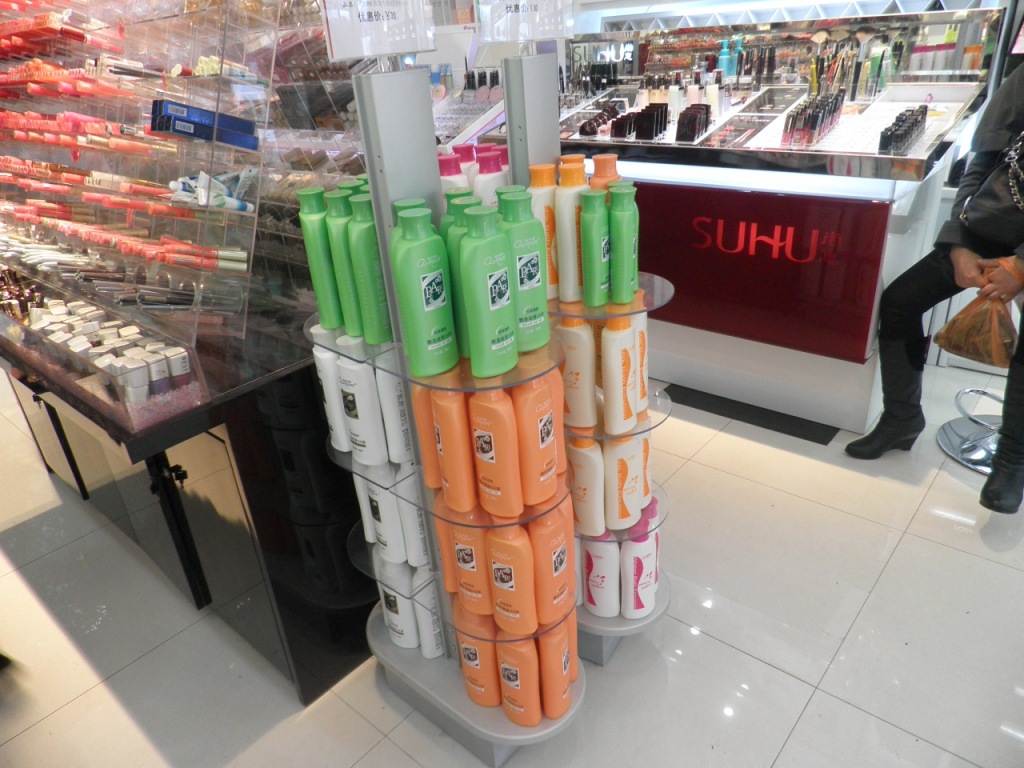 日用品展示架選購指南 可拆卸設計，靈活陳列化妝品與百貨